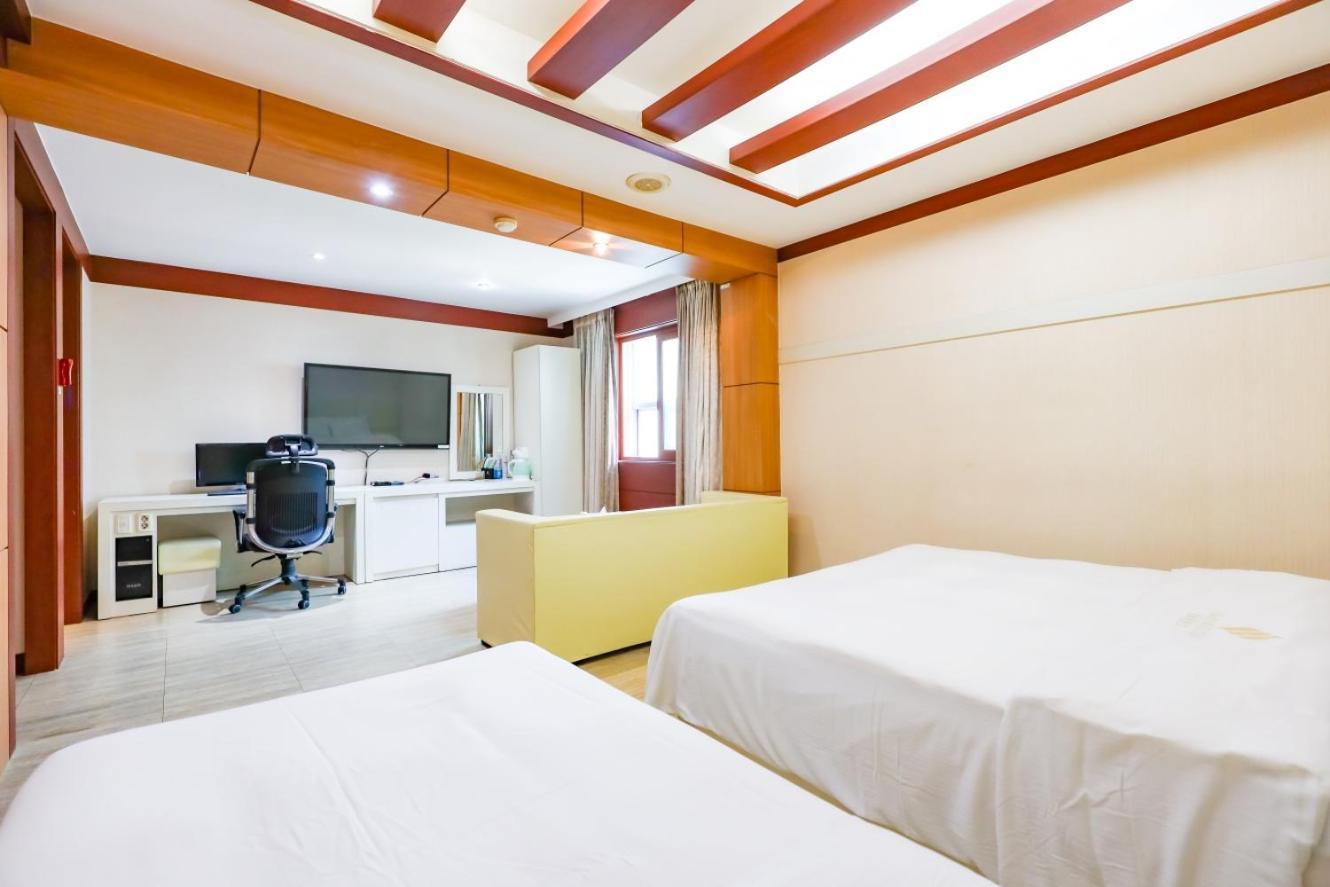 Hotel Charlot Castle Pyeongtaek Εξωτερικό φωτογραφία