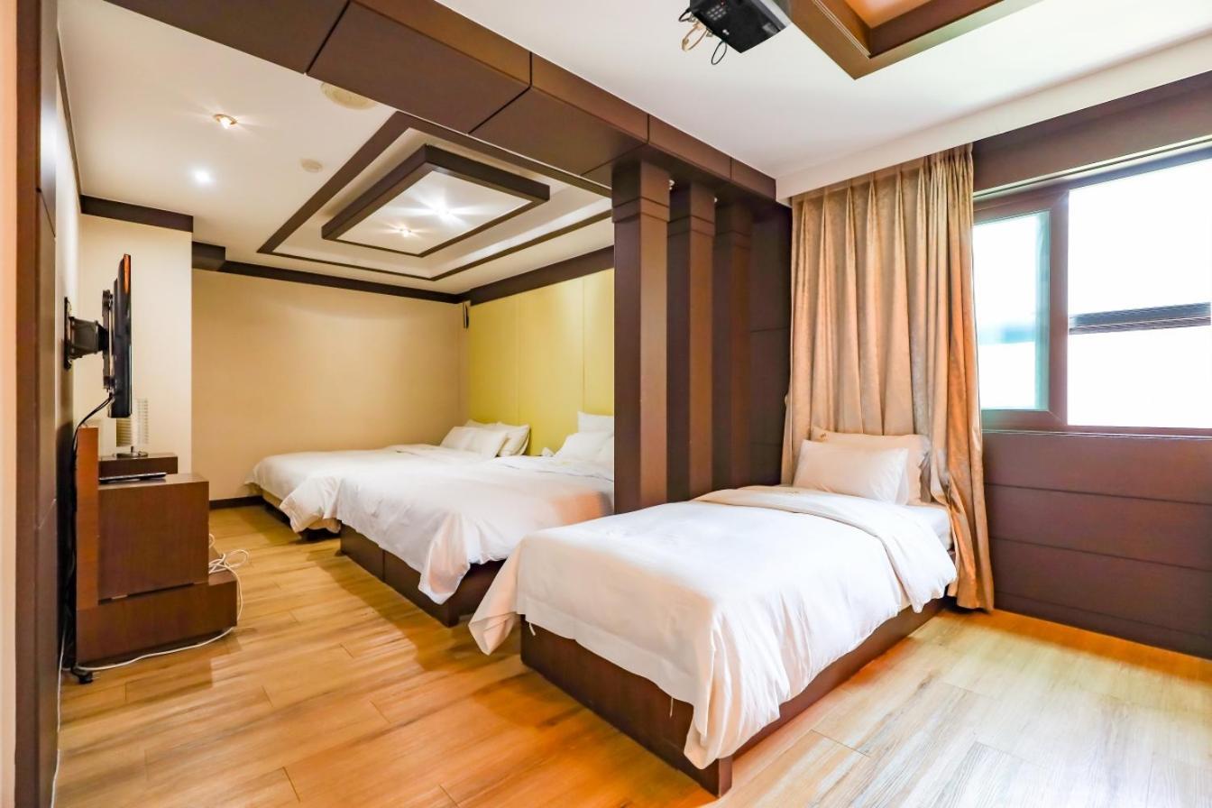 Hotel Charlot Castle Pyeongtaek Εξωτερικό φωτογραφία