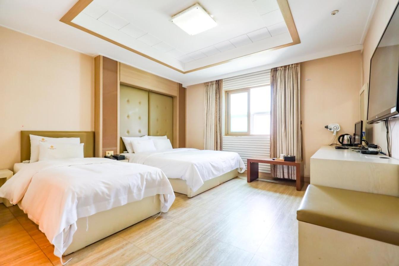 Hotel Charlot Castle Pyeongtaek Εξωτερικό φωτογραφία