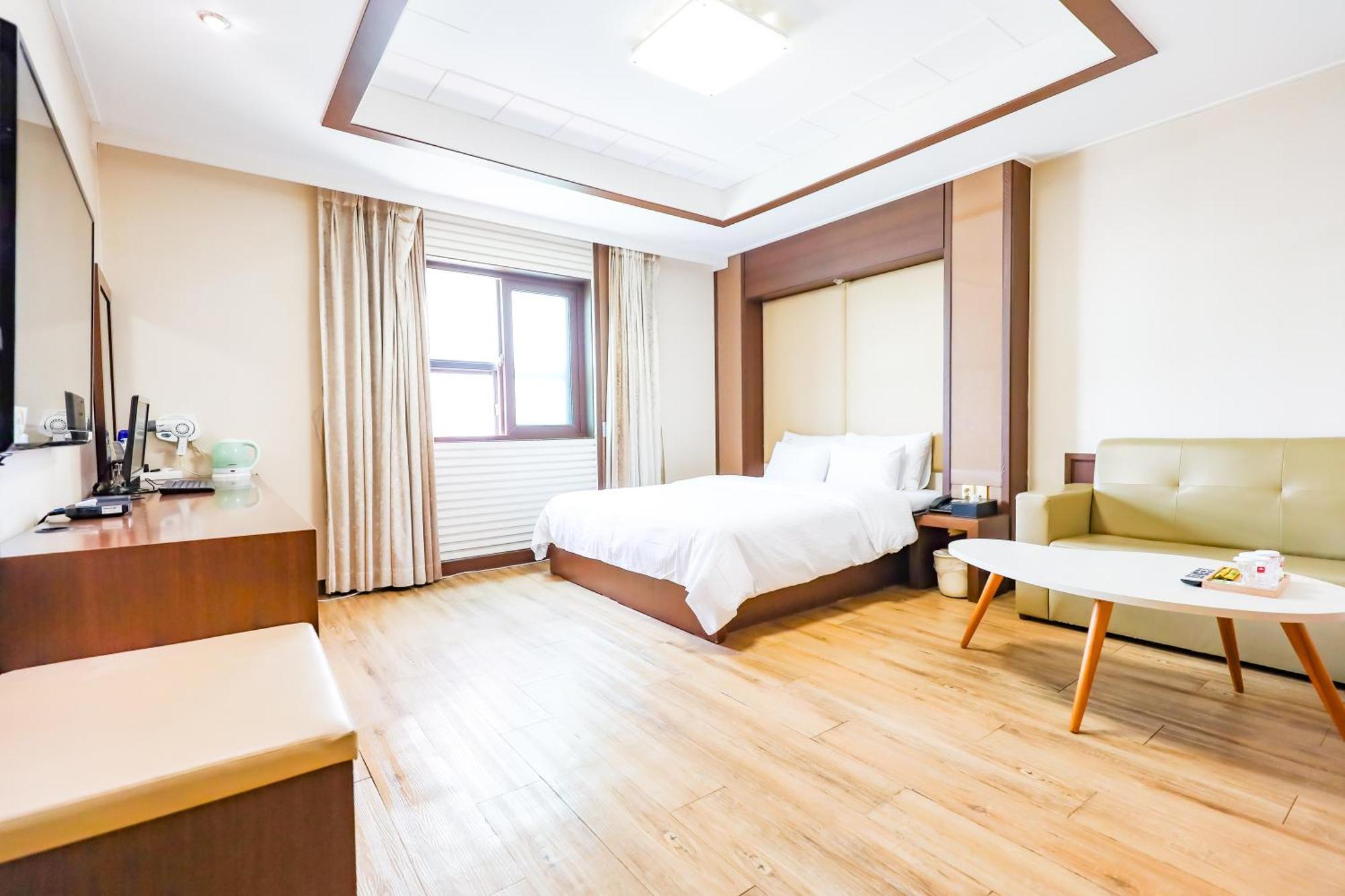 Hotel Charlot Castle Pyeongtaek Εξωτερικό φωτογραφία